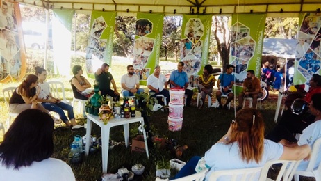 Representantes do Câmpus Anápolis apresentam o projeto Horta Orgânica